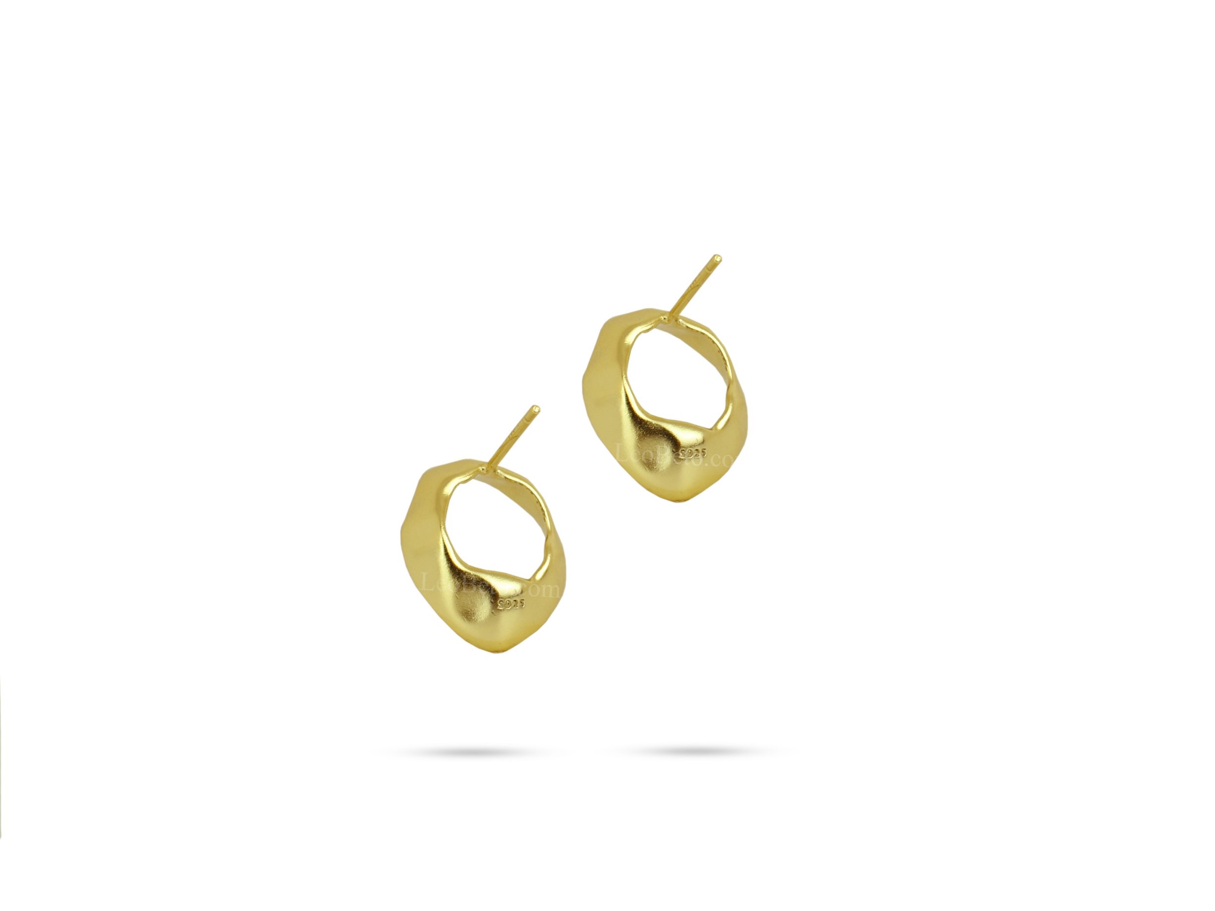 Minimal Irregular Circle Stud Earrings - Image 3